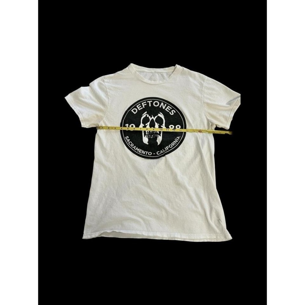 2016 Deftones T Shirt Skulls Size Small No Size Tag Underarm Stains‎ Sacramento - Picture 7 of 7